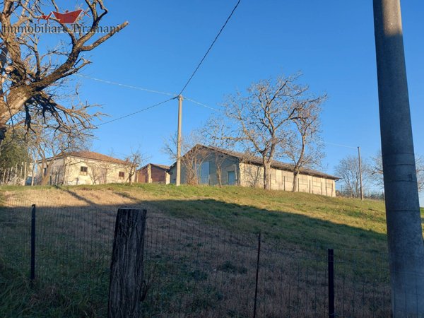 terreno edificabile in vendita a Borgonovo Val Tidone in zona Corano