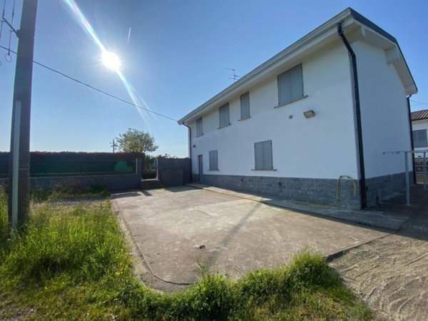 casa indipendente in vendita a Borgonovo Val Tidone