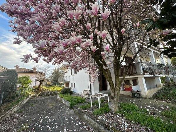 casa indipendente in vendita a Borgonovo Val Tidone