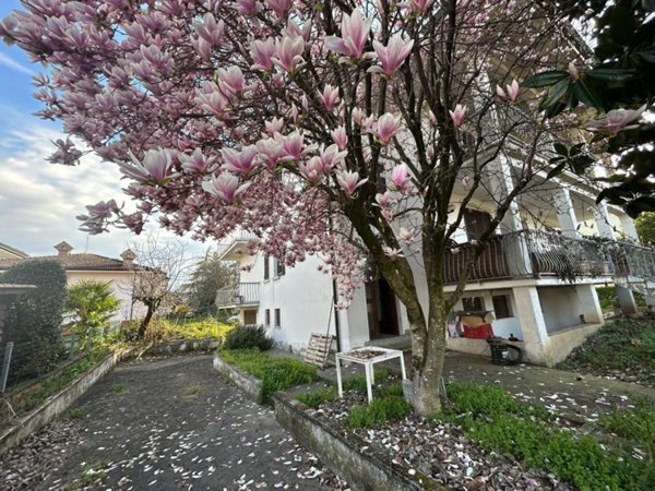 casa indipendente in vendita a Borgonovo Val Tidone
