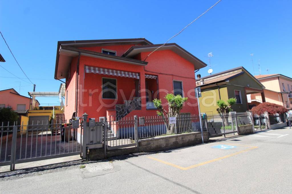 casa indipendente in vendita a Borgonovo Val Tidone