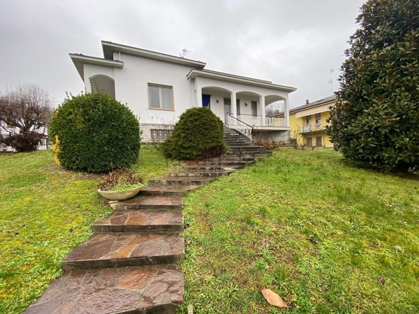 casa indipendente in vendita a Borgonovo Val Tidone