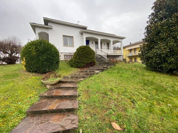 casa indipendente in vendita a Borgonovo Val Tidone