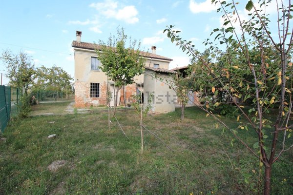 casa indipendente in vendita a Borgonovo Val Tidone