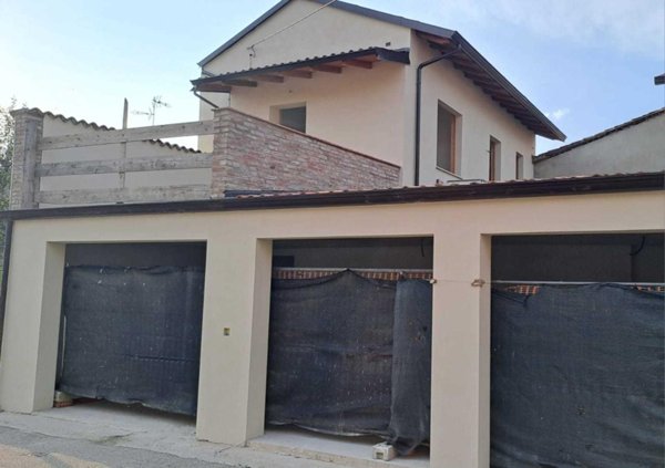 casa indipendente in vendita a Borgonovo Val Tidone in zona Mottaziana