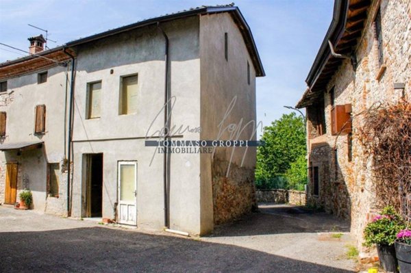 casa indipendente in vendita a Borgonovo Val Tidone in zona Corano