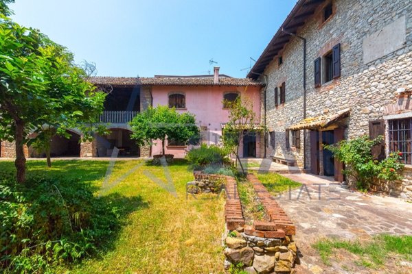 casa indipendente in vendita a Borgonovo Val Tidone