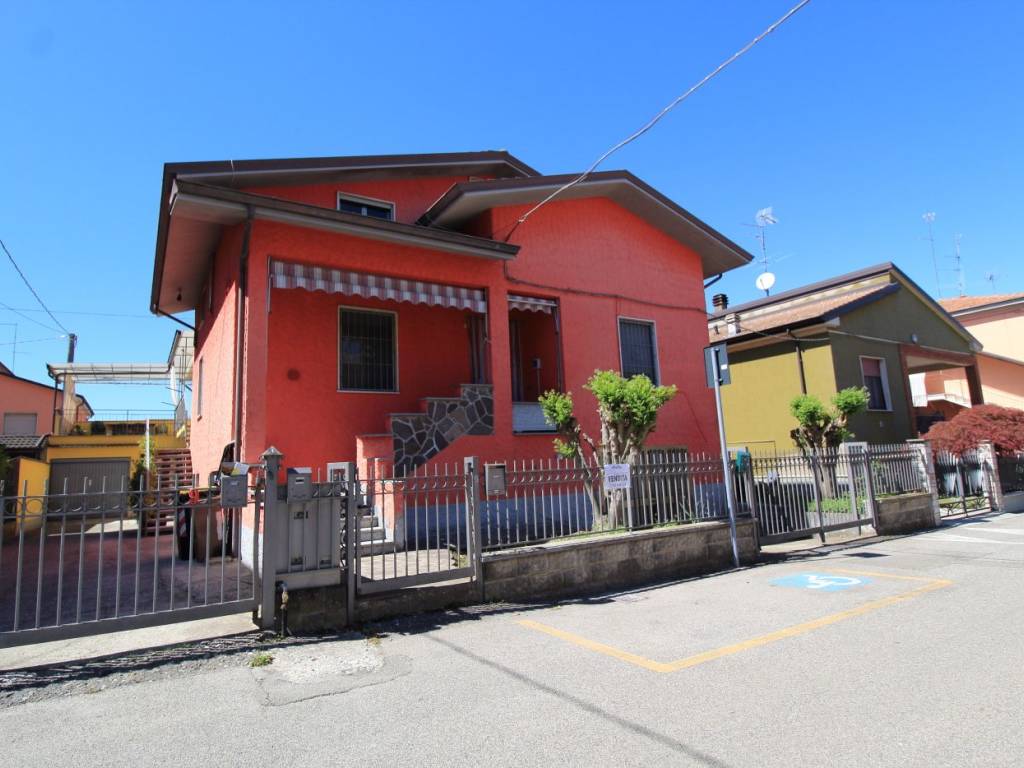 casa indipendente in vendita a Borgonovo Val Tidone