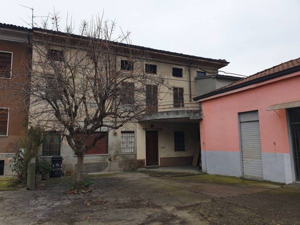 casa semindipendente in vendita a Borgonovo Val Tidone