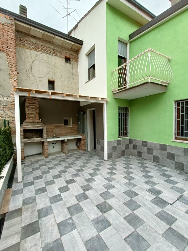 casa indipendente in vendita a Borgonovo Val Tidone