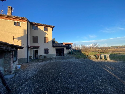appartamento in vendita a Borgonovo Val Tidone in zona Fabbiano