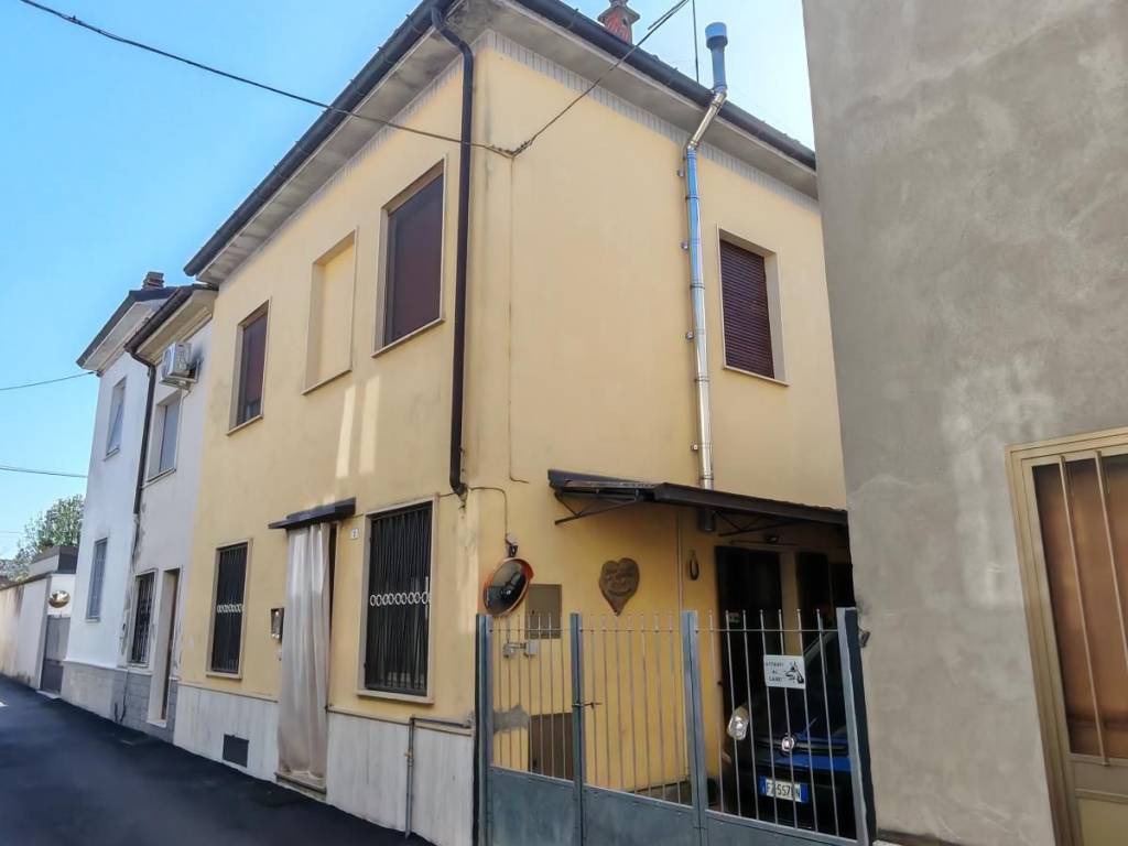casa indipendente in vendita a Borgonovo Val Tidone