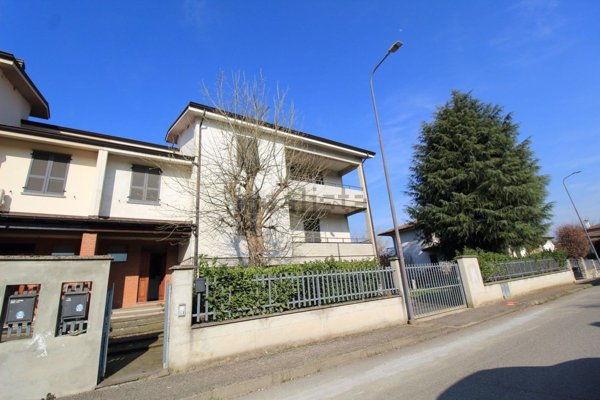 casa indipendente in vendita a Borgonovo Val Tidone