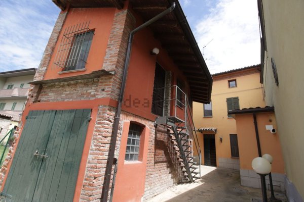 casa indipendente in vendita a Borgonovo Val Tidone