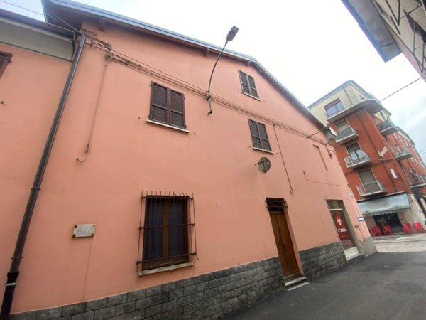 casa indipendente in vendita a Borgonovo Val Tidone