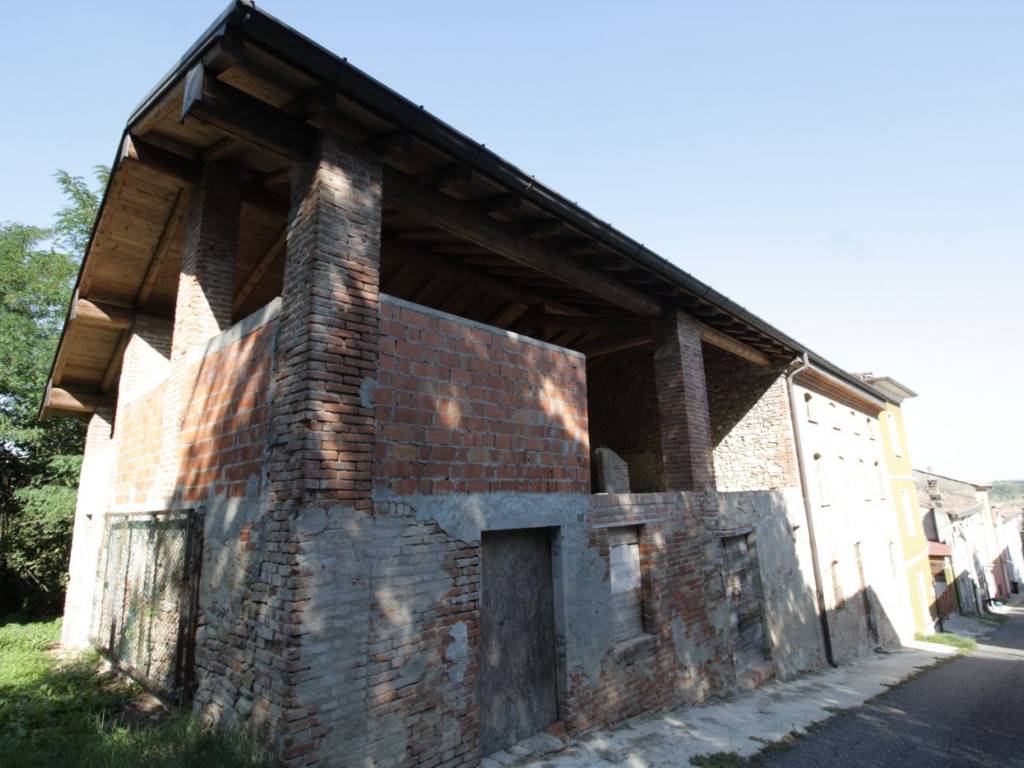 casa indipendente in vendita a Borgonovo Val Tidone
