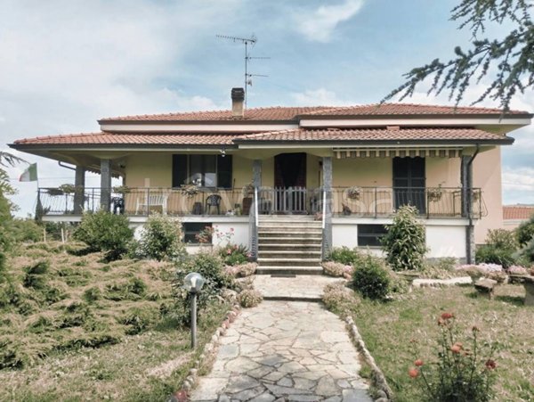 casa indipendente in vendita a Borgonovo Val Tidone