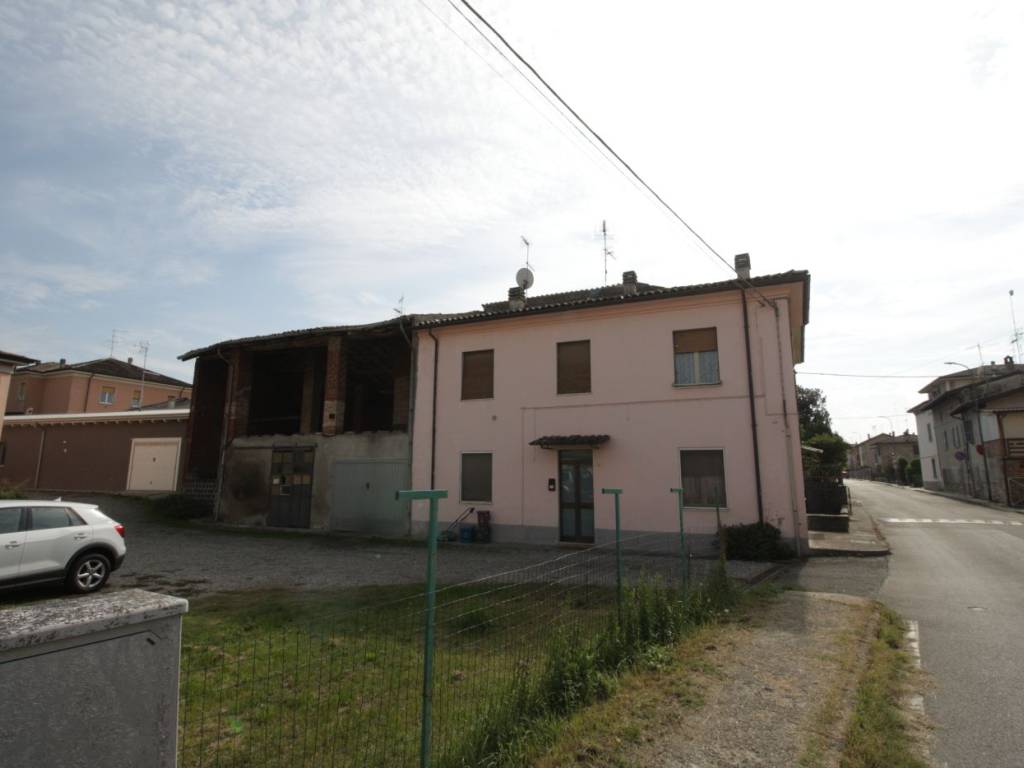 casa indipendente in vendita a Borgonovo Val Tidone