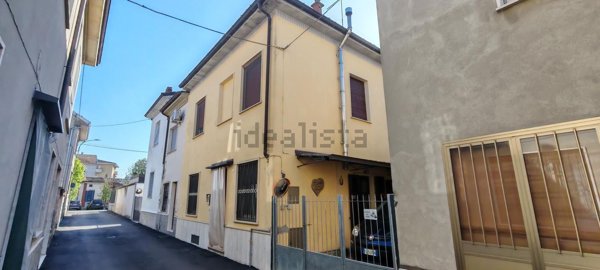 casa indipendente in vendita a Borgonovo Val Tidone