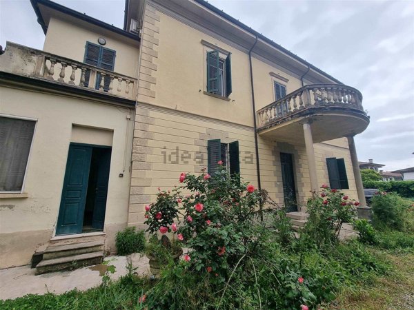 casa indipendente in vendita a Borgonovo Val Tidone
