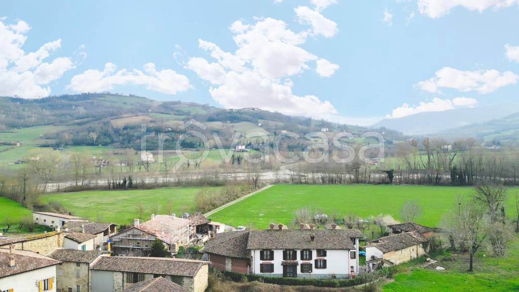 casa indipendente in vendita a Borgonovo Val Tidone