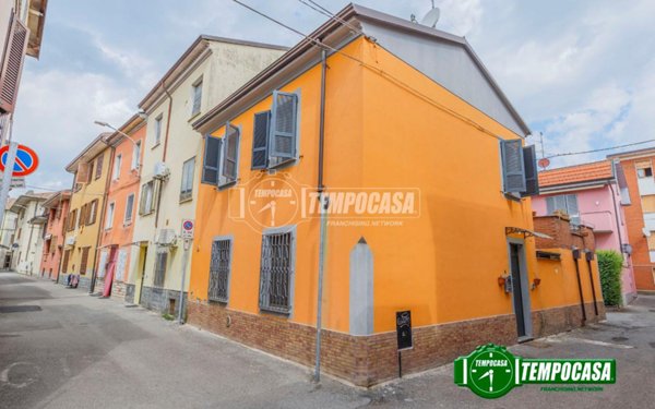 casa indipendente in vendita a Borgonovo Val Tidone