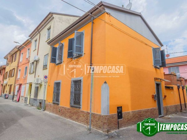 casa indipendente in vendita a Borgonovo Val Tidone