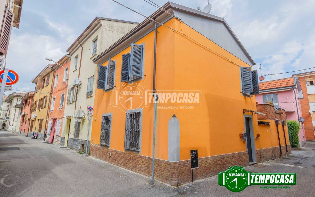 casa indipendente in vendita a Borgonovo Val Tidone
