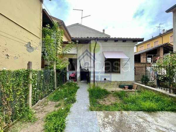casa indipendente in vendita a Borgonovo Val Tidone