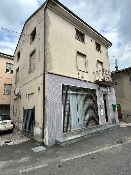 casa indipendente in vendita a Borgonovo Val Tidone in zona Mottaziana