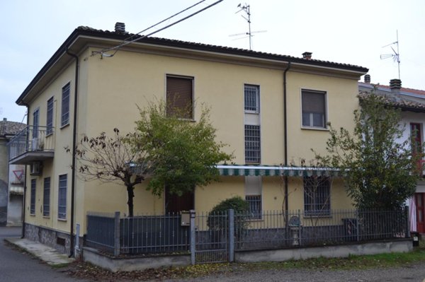 casa indipendente in vendita a Borgonovo Val Tidone in zona Mottaziana