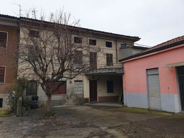 casa semindipendente in vendita a Borgonovo Val Tidone