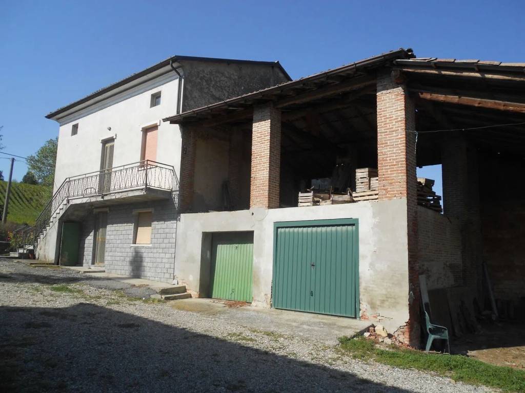 casa indipendente in vendita a Borgonovo Val Tidone