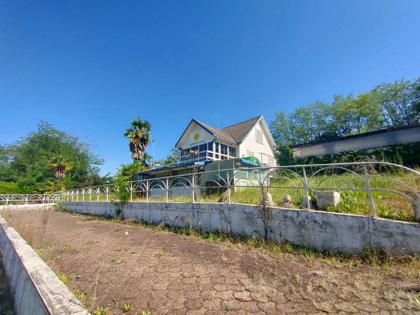 casa indipendente in vendita a Borgonovo Val Tidone