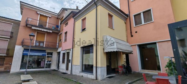 casa indipendente in vendita a Borgonovo Val Tidone