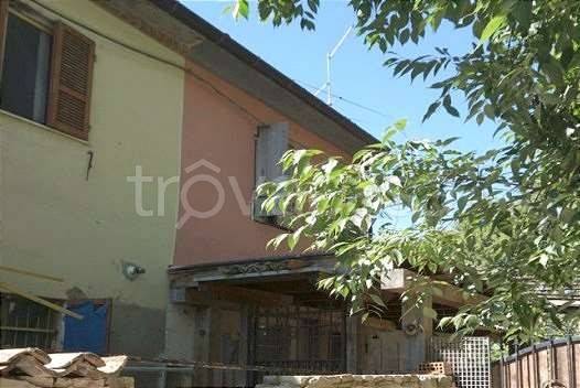 casa indipendente in vendita a Borgonovo Val Tidone in zona Mottaziana