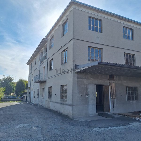 intera palazzina in vendita a Borgonovo Val Tidone