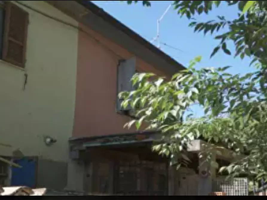 casa indipendente in vendita a Borgonovo Val Tidone