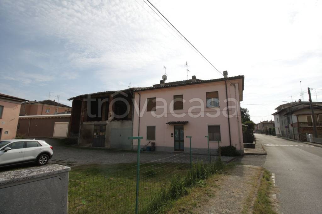 casa indipendente in vendita a Borgonovo Val Tidone