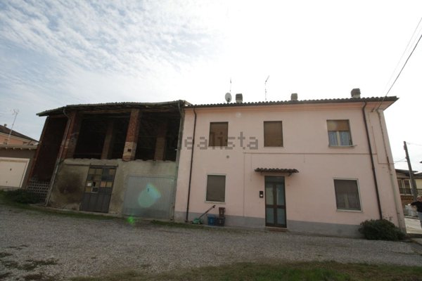 casa indipendente in vendita a Borgonovo Val Tidone