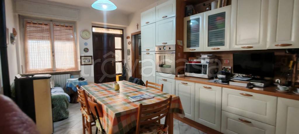 casa indipendente in vendita a Borgonovo Val Tidone