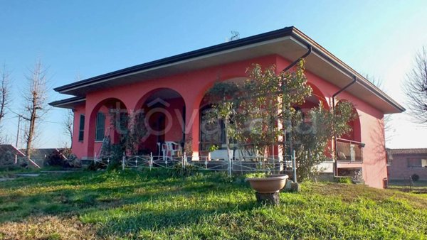 casa indipendente in vendita a Borgonovo Val Tidone