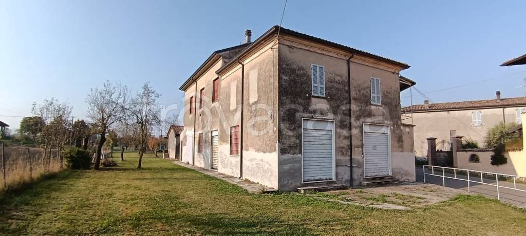 casa indipendente in vendita a Borgonovo Val Tidone in zona Breno
