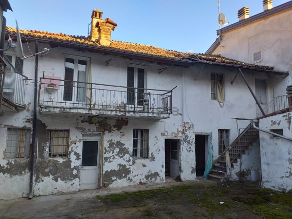 casa indipendente in vendita a Borgonovo Val Tidone
