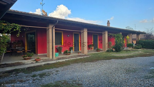 casa indipendente in vendita a Borgonovo Val Tidone