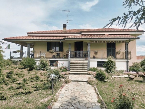 casa indipendente in vendita a Borgonovo Val Tidone