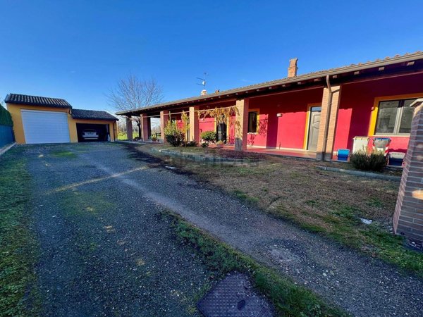 casa indipendente in vendita a Borgonovo Val Tidone