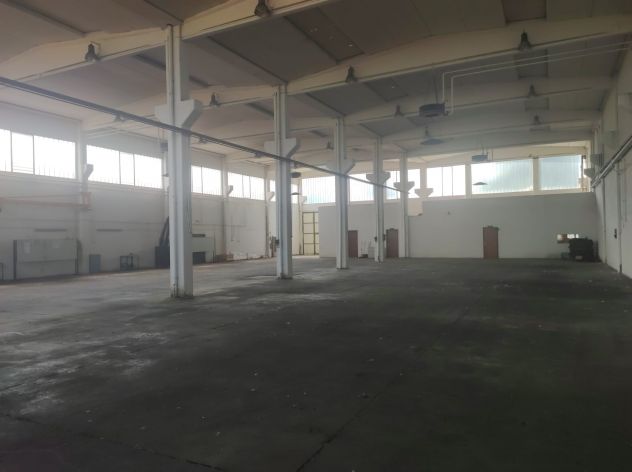 locale commerciale in vendita a Borgonovo Val Tidone