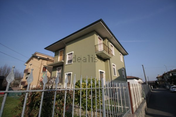 casa indipendente in vendita a Borgonovo Val Tidone