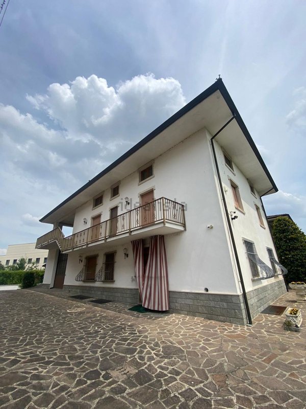 casa indipendente in vendita a Borgonovo Val Tidone